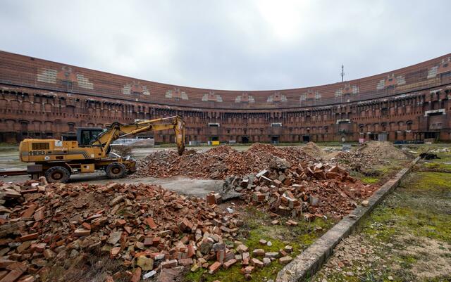 Der Innenhof der Kongresshalle auf dem ehemaligen Reichsparteitagsgelände.  | Foto: Daniel Karmann/dpa