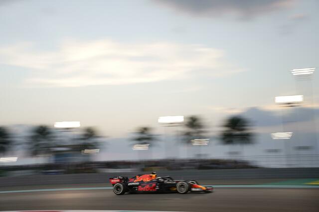 Max Verstappen hat sich im letzten Rennen der Formel 1 die Weltmeisterschaft gesichert.  | Foto: Hassan Ammar/AP/dpa