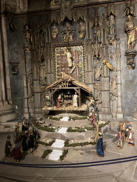 Die 80 Jahre alten Figuren sind coronabedingt das zweite Jahr zu Gast in St. Sebald und nicht auf dem Christkindlesmarkt.  | Foto: Dr. Michael Fraas