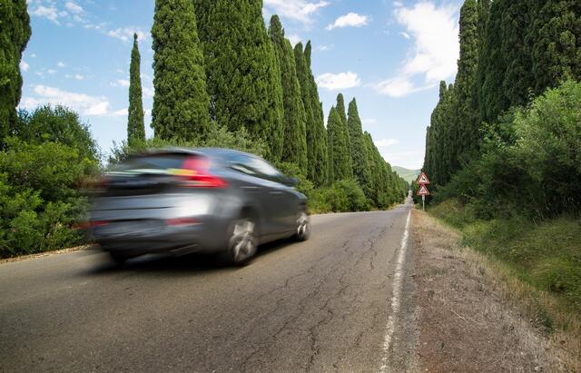 Die meisten Arbeitnehmer in Deutschland fahren mit dem eigenen Auto zum Arbeitsplatz.