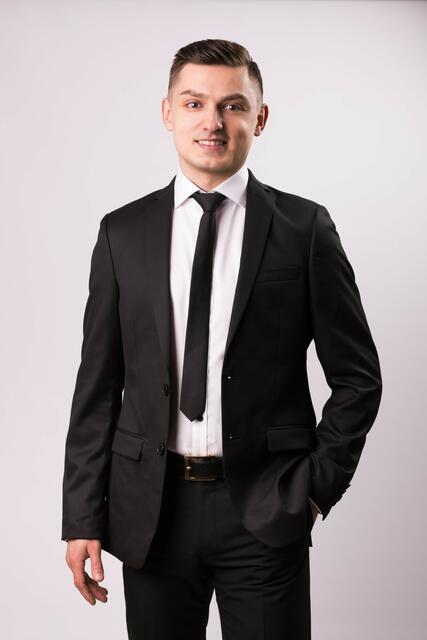 Zsolt Sandor Cseke ist der Tanzpartner von Malika Dzumaev, die ebenfalls dieses Jahr wieder als Profi mittanzt.  | Foto: RTL / Stefan Strassenburg