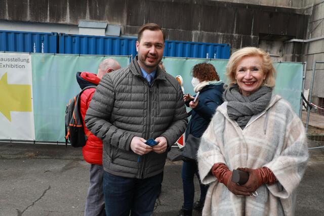 MdL Jochen Kohler beim Rundgang durch die  Kongresshalle mit 2. Bürgermeisterin Prof. Dr. Julia Lehner.  | Foto: Udo Dreier