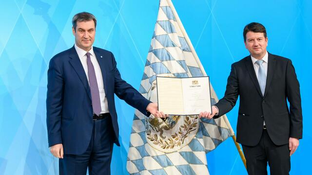 Ministerpräsident Dr. Markus Söder mit Innenstaatssekretär Sandro Kirchner.