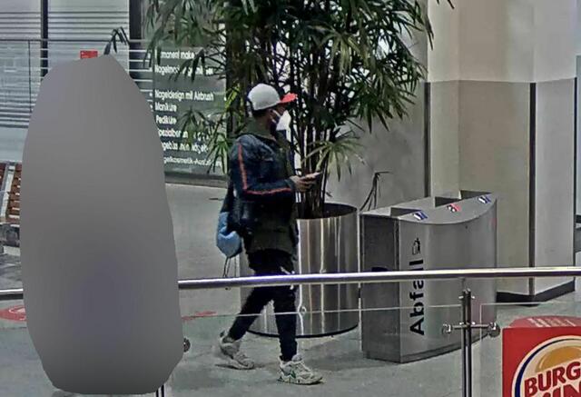 Die unbekannte Frau und die beiden unbekannten Männer, als auch andere Personen, welche Hinweise zur Identität der Tatzeugen machen können, werden dringend gebeten sich mit der Polizei unter der Telefonnummer 0911 2112-3333 in Verbindung zu setzen. | Foto: Polizeipräsidium Mittelfranken
