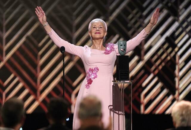  Helen Mirren nahm den Preis für ihr Lebenswerk entgegen.  | Foto: Chris Pizzello/Invision/dpa 