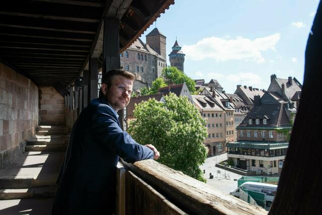 Oberbürgermeister Marcus König ist erschüttert über die Nachrichten, besonders aus Nürnbergs Partnerstadt Charkiw. | Foto: Christine Dierenbach/Stadt Nürnberg