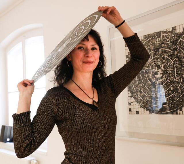 Die bildende Künstlerin Maja Bogaczewicz hat ihre Galerie in der Fürther Moststraße - bis 4. Juni präsentiert sie Werke im Tanzstudio ,,You &amp; Me by Oksana" in der Angerstraße 14.  | Foto: Nicole Fuchsbauer