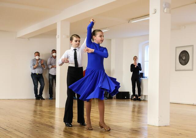 Viel Übung braucht man auf dem Weg an die Spitze: Michael und Tanzpartnerin Uliana.  | Foto: Nicole Fuchsbauer