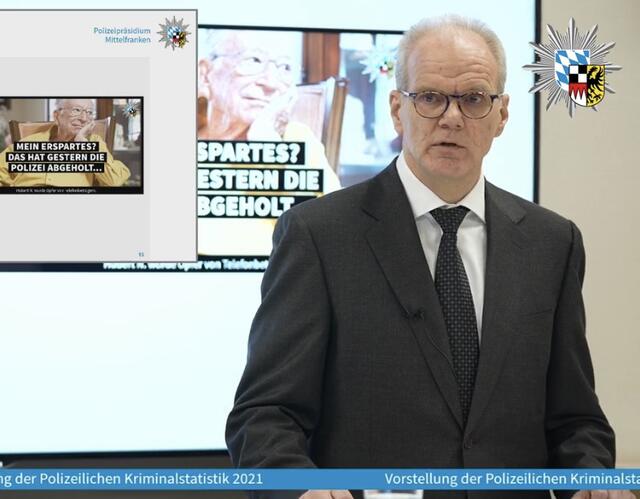 Der Leitende Kriminaldirektor Dr. Holger Plank, Leiter des Sachgebiets E3 -Kriminalitätsbekämpfung, stellte Sachthemen der Polizeilichen Kriminalstatistik 2021 vor.  | Foto: Screenshot/nf