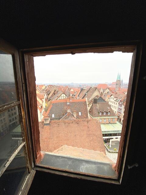 Blick über die Nürnberger Altstadt vom Dachboden des Pilatushauses.  | Foto: Nicole Fuchsbauer
