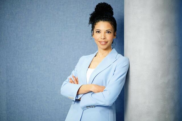 Karolina Ashion wird auf RTL.news, ntv.de und YouTube Nachrichten auf ukrainisch präsentieren.  
 | Foto: RTL / Stefan Gregorowius