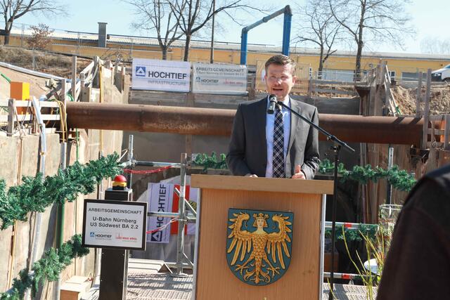 Oberbürgermeister Marcus König bei der Durchschlagsfeier für die künftige U3-Strecke.  | Foto: Udo Dreier