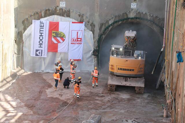Tunneldurchschlag beendet unterirdische Vortriebsarbeiten für die künftige U3-Strecke. | Foto: Udo Dreier
