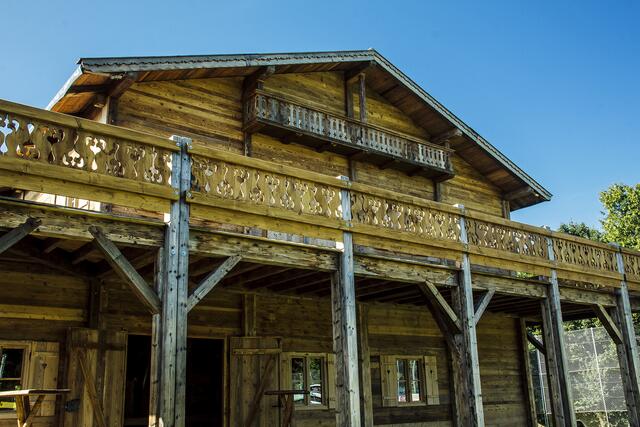 Mittelpunkt ist große ,,Herzla-Hütte" auf zwei Stockwerken.  | Foto: roeschke&amp;roeschke GmbH