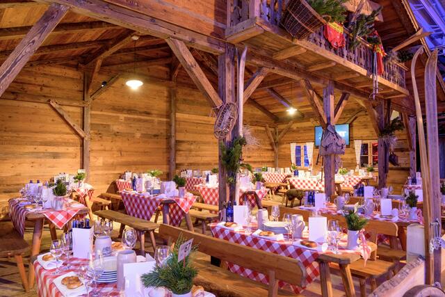 Im Volksfest Herzla wird es vier unterschiedliche Themenbereiche auf über 2.500 Quadratmeter Eventfläche, zwei Showbühnen und zahlreiche kulinarische Klassiker geben.  | Foto: roeschke&amp;roeschke GmbH