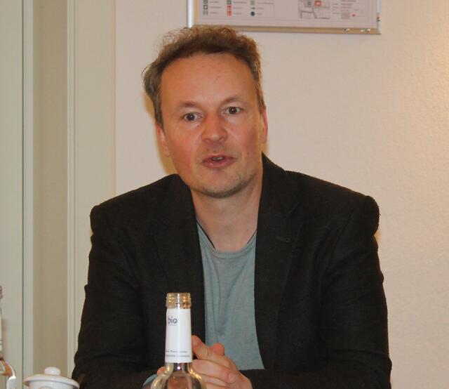 Dr. Oliver Geisler freut sich über den guten Start beim Kartenverkauf. | Foto: Victor Schlampp