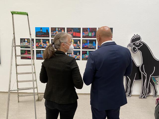 Entwürfe und Bilder ihrer Projektionsgeschichte von Burgkünstlerin Sascha Banck.  | Foto: Nicole Fuchsbauer