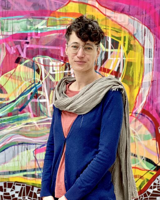Burgkünstlerin Sascha Banck. Entwürfe und Bilder ihrer Projektionsgeschichte zeigt sie in einer Werkschau, die am Freitag, 8. April, 19 Uhr, im Kunstverein Kohlenhof, Grasersgasse 15, eröffnet wird.  | Foto: Nicole Fuchsbauer