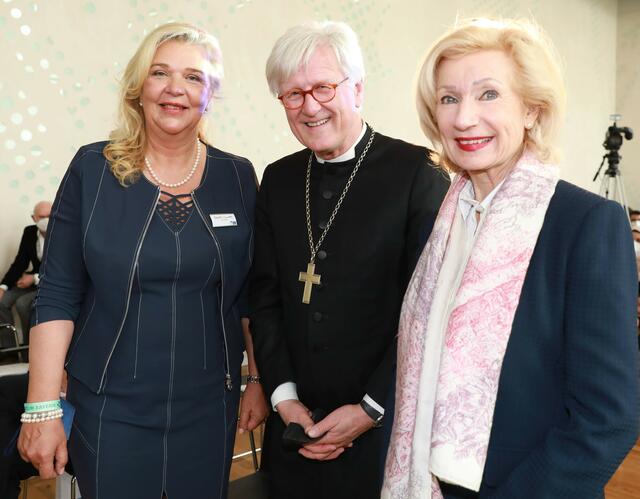 Gruppenbild mit Claudia Harders, Landesbischof Bedford-Strohm und Nürnbergs zweite Bürgermeisterin und Kulturreferentin Prof. Dr. Julia Lehner. | Foto: Udo Dreier