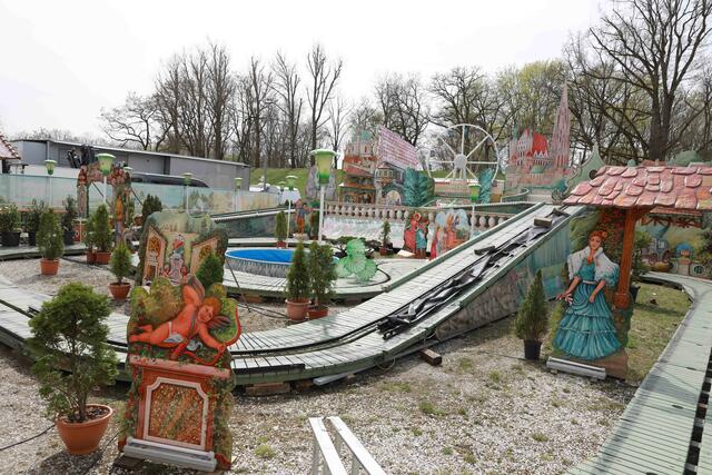 Erster Rundgang auf dem Nürnberger Frühlingsfest. | Foto: Udo Dreier