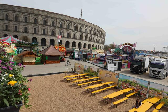 Erster Rundgang auf dem Nürnberger Frühlingsfest. | Foto: Udo Dreier