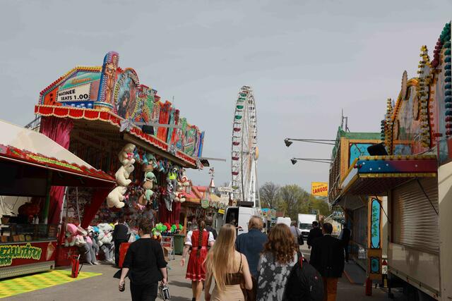 Erster Rundgang auf dem Nürnberger Frühlingsfest. | Foto: Udo Dreier