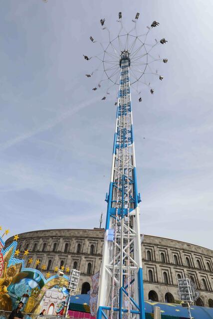 Erster Rundgang auf dem Nürnberger Frühlingsfest. | Foto: Udo Dreier