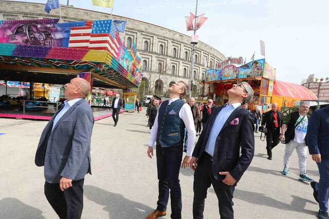 Erster Rundgang auf dem Nürnberger Frühlingsfest. | Foto: Udo Dreier