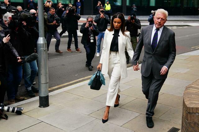 Boris Becker gemeinsam mit seiner Lebensgefährtin Lilian de Carvalho Monteiro auf dem Weg zur Strafmaßverkündung in London.  | Foto: Victoria Jones/PA Wire/dpa