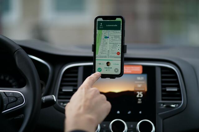 ÖPNV sowie die Shuttlebussysteme von den DAX-Konzern Siemens Healthineers und adidas sind in die Mobilitäts-App uRyde integriert.