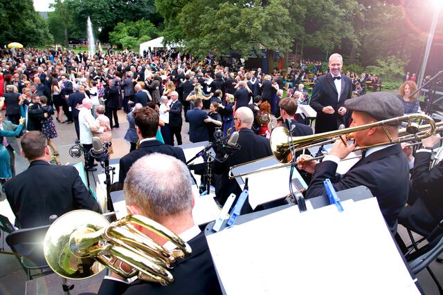 Mitreißende Live-Musik zum Tanzen kommt wie gewohnt von der längst legendären Thilo Wolf Big Band. | Foto: Comödie Fürth