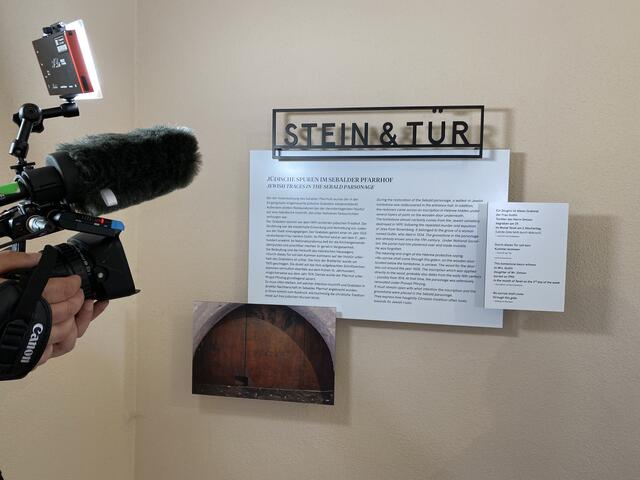 Ausstellung ,,Stein &amp; Tür" im Sebalder Pfarrhof.  | Foto: Nicole Fuchsbauer