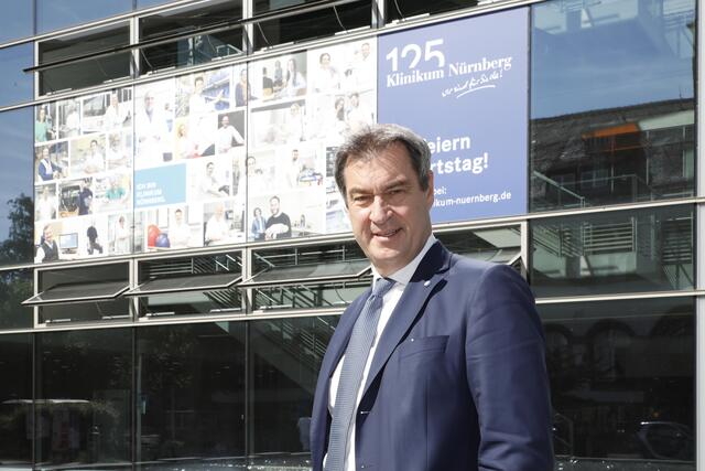 Ministerpräsident Dr. Markus Söder kündigte beim Besuch im Klinikum Nürnberg eine großzügige Förderung durch den Freistaat an.