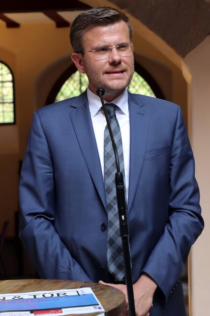 Zur Eröffnung der Ausstellung ,,Stein und Tür" kam auch Nürnbergs Oberbürgermeister Marcus König.  | Foto: Jürgen Friedrich