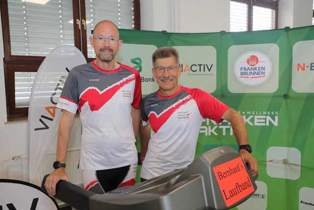 Bernhard Nuss mit Sportsfreund Prof. Klaus Wübbenhorst beim Spendenmarathon im Fitnessstudio „Franken Aktiv“ kurz zuvor. | Foto: Jürgen Friedrich