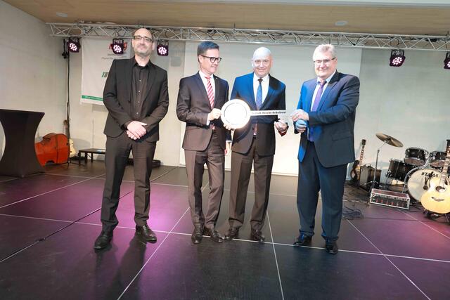 Einweihung des neuen Bertolt-Brecht-Schullzentrums in Nürnberg.  | Foto: Udo Dreier