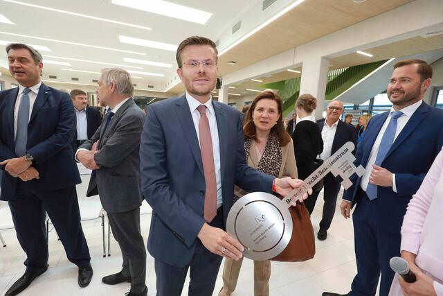 Einweihung des neuen Bertolt-Brecht-Schullzentrums in Nürnberg.  | Foto: Udo Dreier