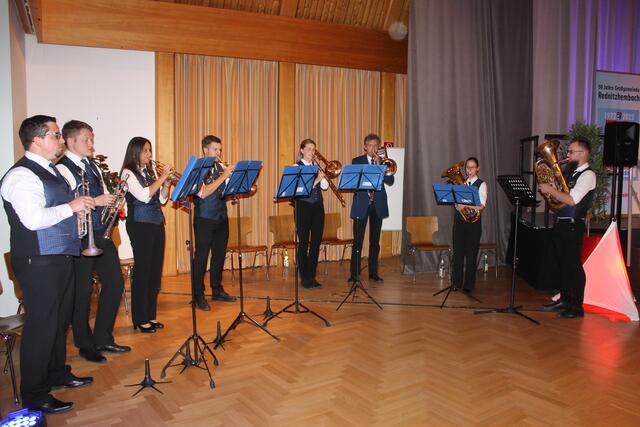 Mitglieder der Jugendkapelle unter Leitung von Leonhard Mesinger begleiteten den Abend. | Foto: Victor Schlampp