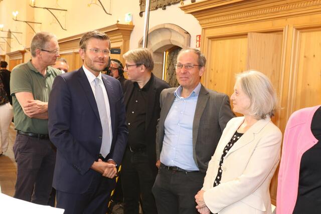 Nürnbergs Oberbürgermeister mit Prof. Bernd Fitzenberger, Direktor des Instituts für Arbeitsmarkt- und Berufsforschung, und Eva Strobel, Geschäftsführerin der Abteilung „Geldleistungen und Rehabilitation“ und vormalige Leiterin der Regionaldirektion Baden-Württemberg der Bundesagentur für Arbeit (v.l.).