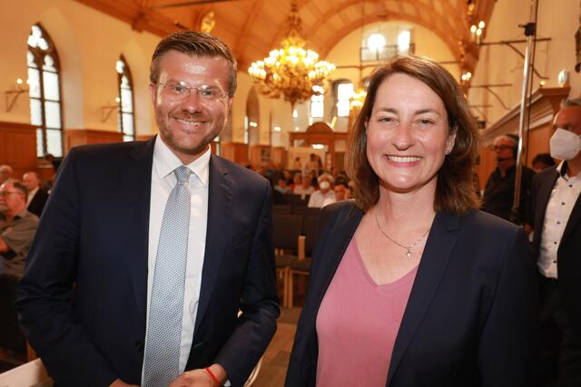 Oberbürgermeister Marcus König und Leonie Gebers, Staatssekretärin im Bundesministerin für Arbeit und Soziales.