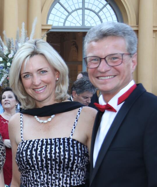 Landrat von Deggendorf und Bayerns Ex-Wissenschaftsminister Bernd Sibler mit Gattin Michaela.