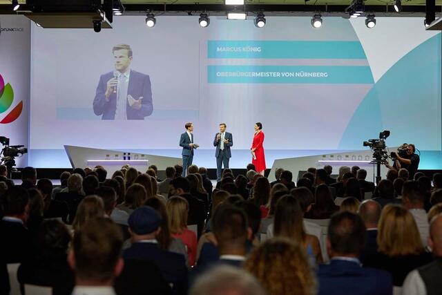 Nürnbergs Oberbürgermeister Marcus König bei der Eröffnung der 30. Lokalrundfunktage in Nürnberg.  | Foto: Lokalrundfunktage/Medien.Bayern GmbH