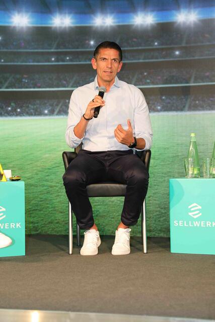 Unter dem Motto ,,Digitalisierung - ganz schön sportlich!?" lud Sellwerk zu einem spannenden Sport-Business-Event mit prominenter Podiumsbesetzung und Fun-Fußballspiel ein.  | Foto: Udo Dreier