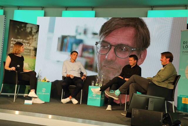 Unter dem Motto ,,Digitalisierung - ganz schön sportlich!?" lud Sellwerk zu einem spannenden Sport-Business-Event mit prominenter Podiumsbesetzung und Fun-Fußballspiel ein.  | Foto: Udo Dreier