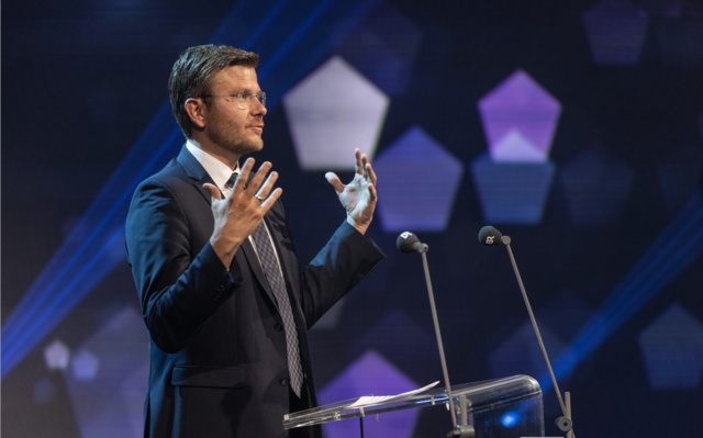 Nürnbergs Oberbürgermeister spricht bei der Eröffnung des Studio Franken.  | Foto: BR/Konvalin