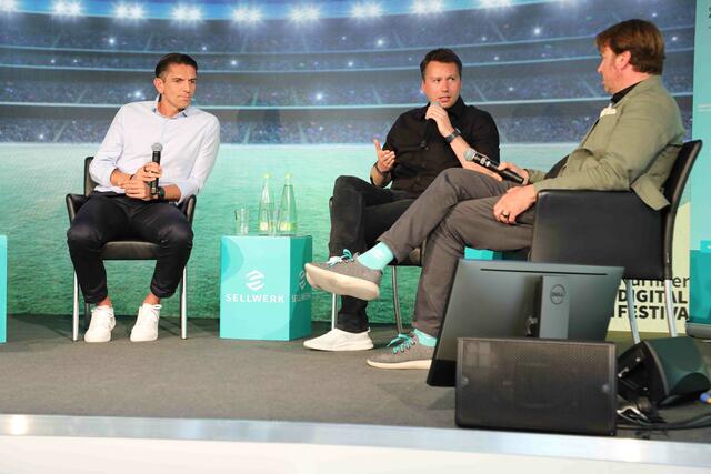 Unter dem Motto ,,Digitalisierung - ganz schön sportlich!?" lud Sellwerk zu einem spannenden Sport-Business-Event mit prominenter Podiumsbesetzung und Fun-Fußballspiel ein.  | Foto: Udo Dreier