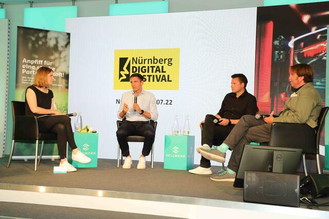 Unter dem Motto ,,Digitalisierung - ganz schön sportlich!?" lud Sellwerk zu einem spannenden Sport-Business-Event mit prominenter Podiumsbesetzung und Fun-Fußballspiel ein.  | Foto: Udo Dreier