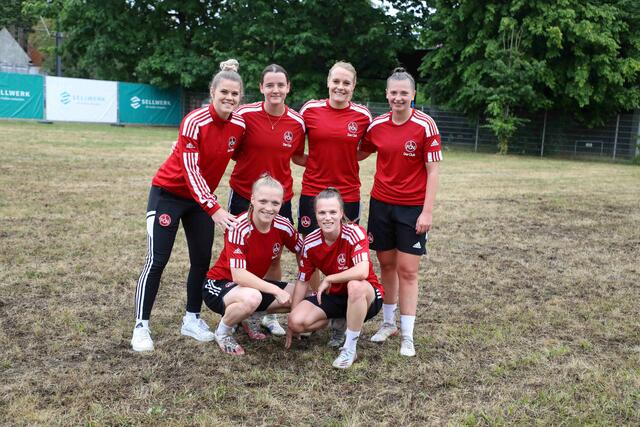 Die jungen Club-Frauen nach dem Fight.  | Foto: Udo Dreier
