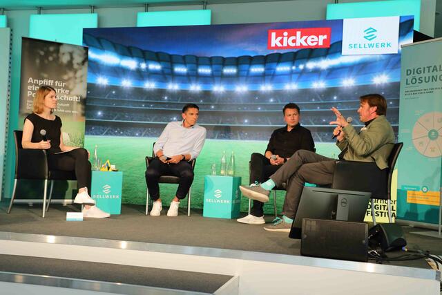 Unter dem Motto ,,Digitalisierung - ganz schön sportlich!?" lud Sellwerk zu einem spannenden Sport-Business-Event mit prominenter Podiumsbesetzung und Fun-Fußballspiel ein.  | Foto: Udo Dreier