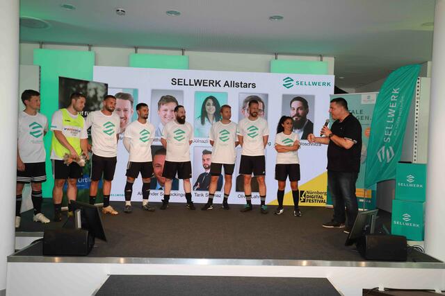 Unter dem Motto ,,Digitalisierung - ganz schön sportlich!?" lud Sellwerk zu einem spannenden Sport-Business-Event mit prominenter Podiumsbesetzung und Fun-Fußballspiel ein.  | Foto: Udo Dreier